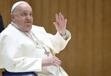 El Papa Francisco avanza en su recuperación y vuelve a trabajar desde su escritorio