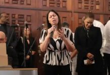 Zulinka Pérez, hija de Rubby Pérez, canta por última vez para su padre en su funêral