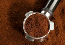 No solo como abono: descubre lo útil de la borra del café como exfoliante natural