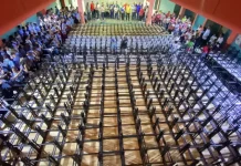 Gobernación de Monagas realizó la dotación de 600 mesas-sillas en escuela del municipio Sotillo