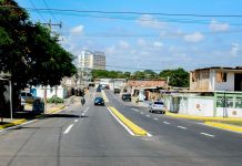 Rosales inaugura vialidad en Haticos II y despliega programas sociales en el Zulia