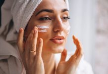 Adiós arrügas: el truco viral con crema Nivea que transforma tu piel