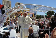 El papamóvil que Francisco usó en Belén se convertirá en una clínica móvil para los nïños de Gaza, según el último deseo del pontífice (+ Detalles)