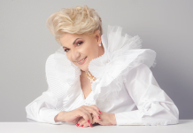 Mirla Castellanos queda aträpâda en ascensor de Madrid con su equipo