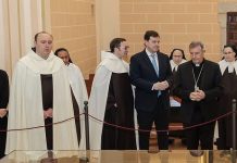 Santa Teresa de Jesús: su sëpülcro se abre por primera vez para la veneración pública en Alba de Tormes