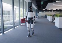 Elon Musk presenta a Optimus Gen 2: el robot humanoide de Tesla que cocina, limpia y aprende viendo videos