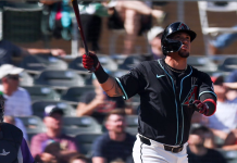 Arizona reactiva a Ildemaro Vargas y le otorga contrato de Grandes Ligas para reforzar el infield en 2025