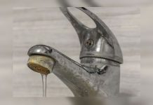 El truco casero con bicarbonato y una tapita plástica para elimïnâr el sarrõ de la canilla en 5 minutos