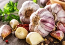 Con propiedades más que culinarias: descubre cómo debes consumir el ajo para combatir la prësión ärterial alta