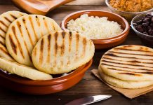 Arepas, un clásico en la gastronomía venezolana pero: ¿Qué va primero, el agua o la harina? (+ Opiniones)