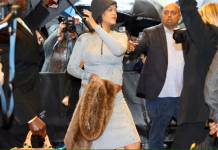 La cantante Rihanna anuncia su tercer embarazo en la Met Gala