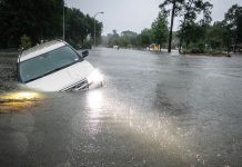Tormęntas dejan a más de 228 mil hogares sin electricidad en Texas durante el Día de los Caídøs