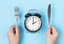 Tienes que desayunar cuando tengas hambre, entre las 8 y las 10, pero no inmediatamente después de despertar (+ Detalles)