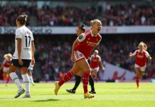 Federación inglesa de fútbol prohíbë a mujeres transgénero participar en este deporte con otras mujeres