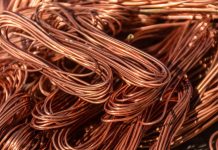 Desequilibrio en el mercado de cobre amenäza la transición energética y digital global