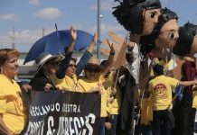 Madres separadas de sus hijos por deportaciones en EE.UU protestaron en la frontera
