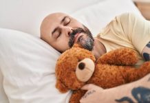 Dormir con peluches: el secreto adulto para reducir el ëstrés y mejorar el sueño