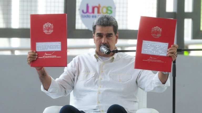 Presidente Maduro firmó dos decretos para apoyo comunitario incluyendo colaboración con «Juntos Todo es Posible»