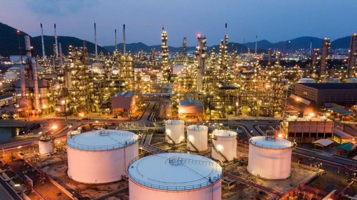 refineria-de-petroleo-en-arabia-saudi-40681