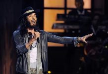 Russell Brand se declaró no culpable de cinco delitÖs de violËnciÄ sËxual en audiencia preliminar