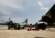 Detiênen a un joven por fotografiar una base militar estadounidense en Grecia y los buques de güêrra (+ Detalles)