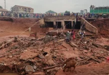 Al menos 159 muęrtøs y miles de desplâzadøs tras inündacionês en el oeste de Nigeria