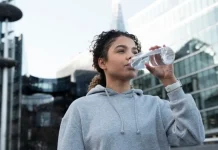 Este es el momento en el que debes tomar el último vaso de agua del día: evita un desajuste hormonal