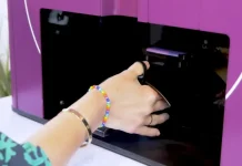 ¿Será el fin de los salones de belleza? Estas innovadoras máquinas hacen manicure con inteligencia artificial en menos de 10 minutos