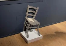Una pareja rompe la «silla de Van Gogh» al intentar tomarse una foto en un museo italiano (+ Detalles)