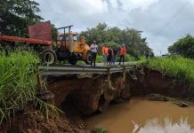Alcaldía inspecciona falla de borde en carretera nacional Maturín-Jusepin causado por las lluvias (+ Fotos)