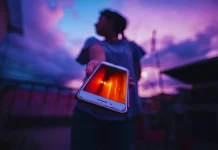 Lo que ocultan quienes no tienen redes sociales, según la psicología moderna (+ Detalles)