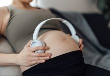 Cantarle a los bebés mejora su estado de ánimo, muestran mayor bienestar emocional y tranquilidad, según un estudio (+ Detalles)