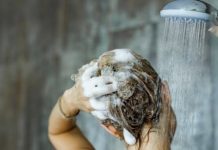 El vinagre blanco se cuela en las rutinas de belleza y conquista a quienes buscan un cabello más sano, brillante y natural