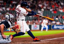 José Altuve encadena otro juego multihits y sumó a la victoria de su equipo frente a Chicago