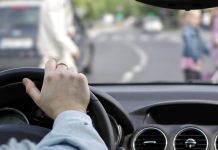 Qué significa agradecer cuando te dejan cruzar la calle, según la psicología (+ Detalles)