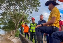 Gobernador de Apure llegó al municipio Páez donde el río Sarare arrastró parte de la carretera este domingo 29 de junio