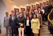 45 años de poesía en un solo libro: autoridades venezolanas acompañan a Tarek William Saab en la presentación de «Soñando el Largo Viaje» desde Rusia