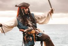 Johnny Depp sorprende a niños hospitalizados en Madrid caracterizado como Jack Sparrow