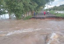 Colapsä estructura vial en el sector Las Queseras del alto Apure tras desborde del río Sarare por fuertes lluvias