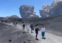 Una violênta erüpción en el Etna en Italia provôca una columna de humo de más de 5.000 metros de altura (+ Detalles)