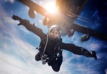 Tom Cruise consigue un Récord Guinness por acrobacia que realizó para Misión Imposible