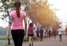 Estudio señala que la forma de caminar de las personas puede revelar la edad del cerebro