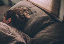 Una funda de almohada sin lavar puede acumular 3 millones de bacterias en una semana