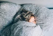 Dormir en un ambiente frío podría impulsar el metabolismo y mejorar el descanso