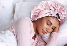 Conoce los beneficios de dormir con un gorro de satín diariamente (+ Detalles)
