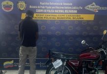 Por poner en riesgö su vida y la de otros conductores: PNB en Bejuma detuvo a motorizado que levantaba «Caballito» en plena autopista