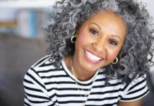 Descubre el secreto para un cabello canoso vibrante: ¡Adiós al quiebre y la deshidratación!