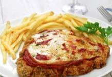 ¡Mucho mejor que en Italia! Prepara esta fabulosa milanesa napolitana como un gran chef: la receta es sencilla y con pocos ingredientes