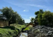 Ejecutan trabajos de canalización y desazolve de la quebrada Queremene de Sucre