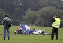 Al menos siete heridös al colisionar una avioneta con un automóvil en Florida la noche de este lunes